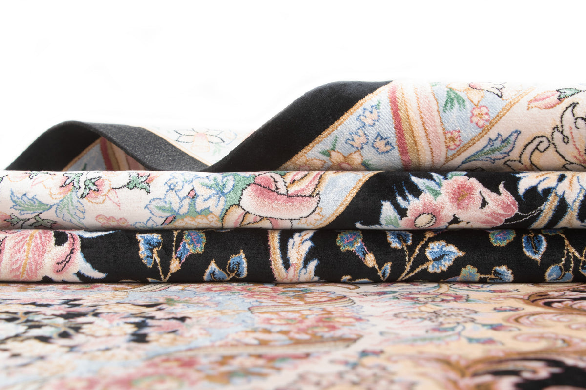 Rechteck Teppich Ghom Design in Schwarz von Hadorn™ - Lifestyle Image